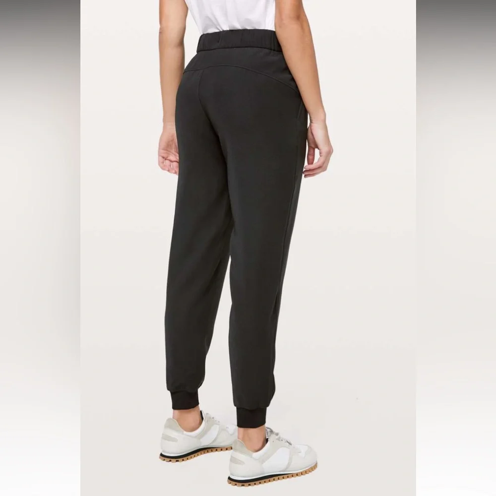 Brand new Lululemon On the fly jogger*woven - Picture 2 of 10